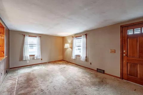 35 Sargon St, Springfield, MA 01104 photo 4