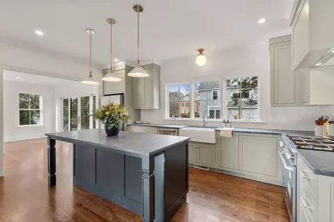 3 Lagrange St, Winchester, MA 01890