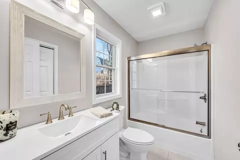 Bath - 45 Pocantico Ave, Springfield, MA 01109 photo 2 of 2