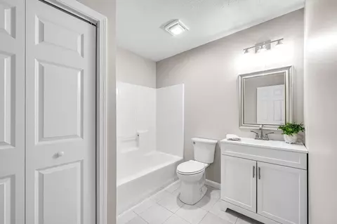 Bath - 45 Pocantico Ave, Springfield, MA 01109 photo 1 of 2
