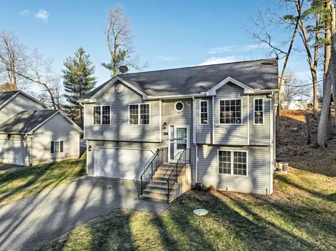 45 Pocantico Ave, Springfield, MA 01109