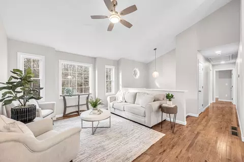 Entry Way - 45 Pocantico Ave, Springfield, MA 01109 photo 1 of 1