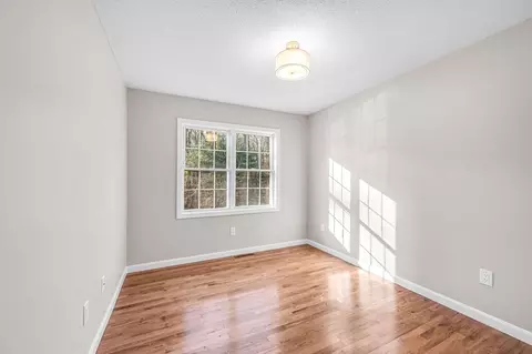 Bedroom - 45 Pocantico Ave, Springfield, MA 01109 photo 3 of 7
