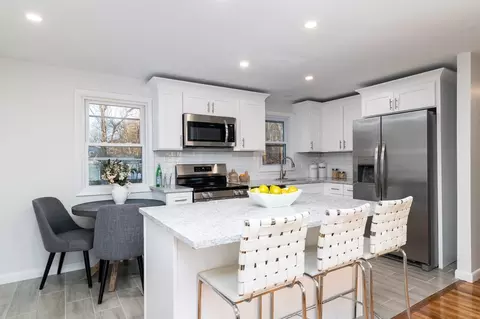 13 Thornton Rd, Holbrook, MA 02343