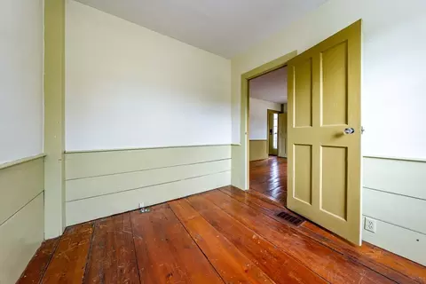 Bedroom - 3655 Main St, Barnstable, MA 02630 photo 2 of 4
