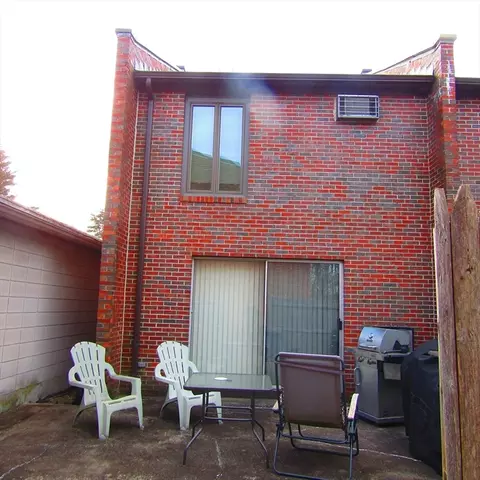 8 Webster Ct #8, Amherst, MA 01002 photo 3