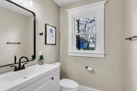 Bath - 124 Bristol St, Springfield, MA 01109 photo 1 of 3