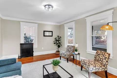 Living - 124 Bristol St, Springfield, MA 01109 photo 2 of 3