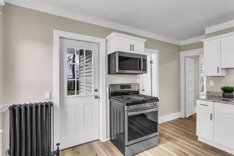Entry Way - 124 Bristol St, Springfield, MA 01109 photo 1 of 3