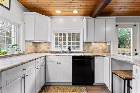 Kitchen - 10 Breton Rd, Upton, MA 01568 photo 2 of 4