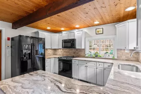 Kitchen - 10 Breton Rd, Upton, MA 01568 photo 3 of 4