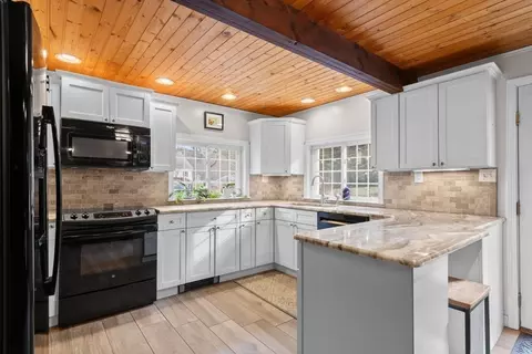 Kitchen - 10 Breton Rd, Upton, MA 01568 photo 4 of 4