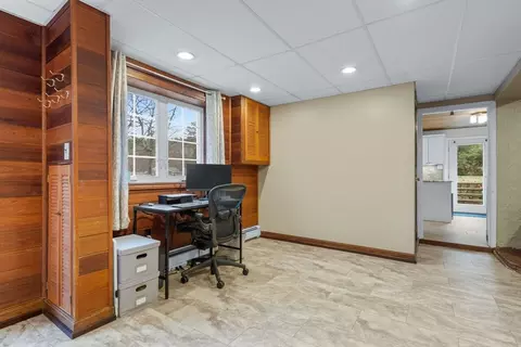 Entry Way - 10 Breton Rd, Upton, MA 01568 photo 2 of 2