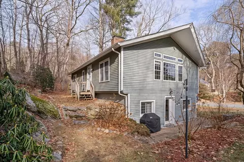 Exterior - 10 Breton Rd, Upton, MA 01568 photo 5 of 5