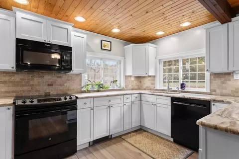 Kitchen - 10 Breton Rd, Upton, MA 01568 photo 1 of 4