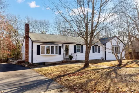 74 Crabtree Rd, Plymouth, MA 02360