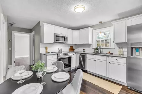 141 Parkerview St, Springfield, MA 01129 photo 7