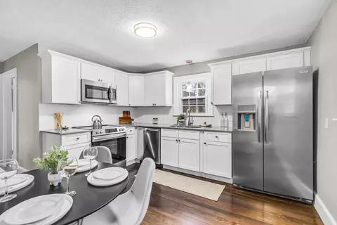 141 Parkerview St, Springfield, MA 01129 photo 1
