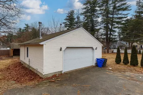 141 Parkerview St, Springfield, MA 01129 photo 6