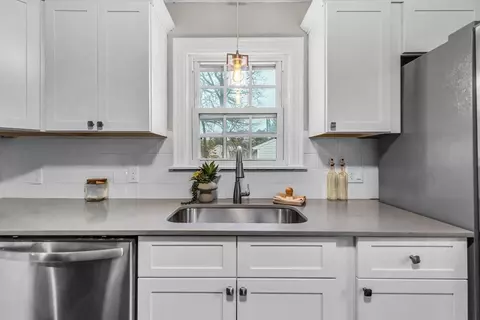 141 Parkerview St, Springfield, MA 01129 photo 9