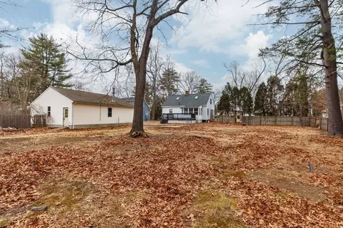 141 Parkerview St, Springfield, MA 01129 photo 5