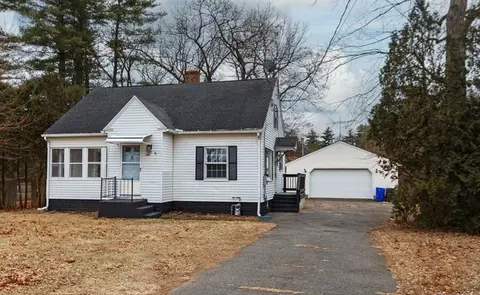 141 Parkerview St, Springfield, MA 01129 photo 2