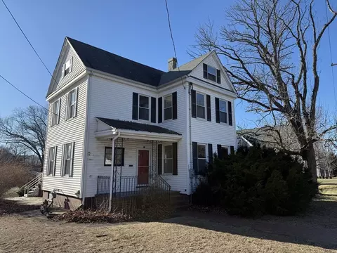 230 Elm St, Amesbury, MA 01913