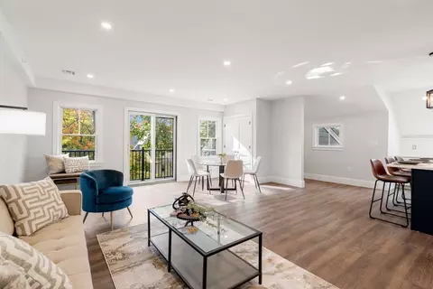 424 Newtonville Ave # 3, Newton, MA 02460