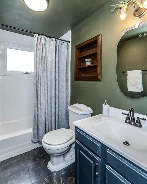 Bath - 28 Birch Glen Rd, Springfield, MA 01119 photo 1 of 1