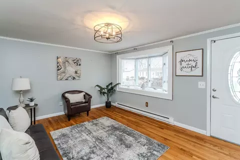 Living - 28 Birch Glen Rd, Springfield, MA 01119 photo 2 of 3