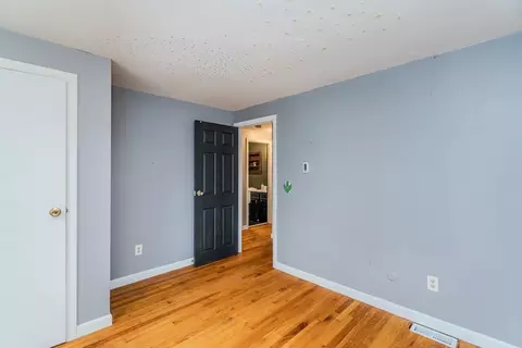 Bedroom - 28 Birch Glen Rd, Springfield, MA 01119 photo 4 of 6