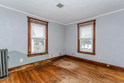 Bedroom - 237 East St, Springfield, MA 01104 photo 6 of 9