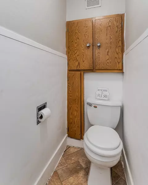 Bath - 237 East St, Springfield, MA 01104 photo 2 of 2