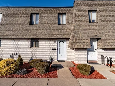 21 Beekman Dr #21, Agawam, MA 01001