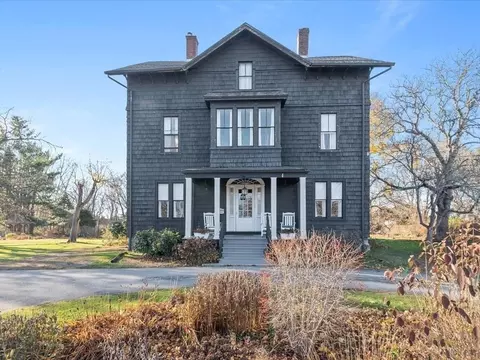 871 Gardners Neck Rd, Swansea, MA 02777