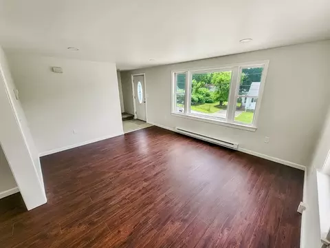 19 Valmor St, Worcester, MA 01604 photo 2