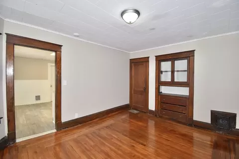 Living - 56 Kenyon St, Springfield, MA 01109 photo 5 of 7