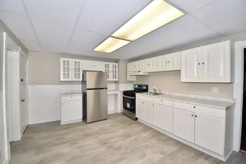 56 Kenyon St, Springfield, MA 01109