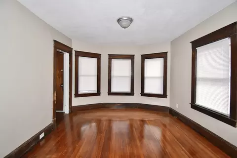 Living - 56 Kenyon St, Springfield, MA 01109 photo 2 of 7