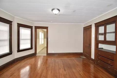 Living - 56 Kenyon St, Springfield, MA 01109 photo 4 of 7