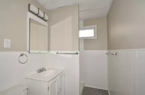 Bath - 56 Kenyon St, Springfield, MA 01109 photo 2 of 2