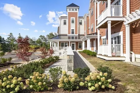 57 Long Point Rd #102, Lakeville, MA 02347