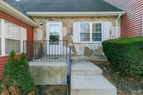 37 Hope Dr #37, Amesbury, MA 01913