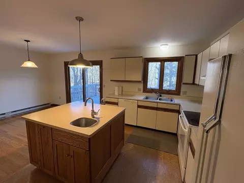 26 Hitching Post Rd, Amherst, MA 01002 photo 9