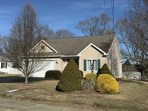 61 Park Ave, Webster, MA 01570 photo 3