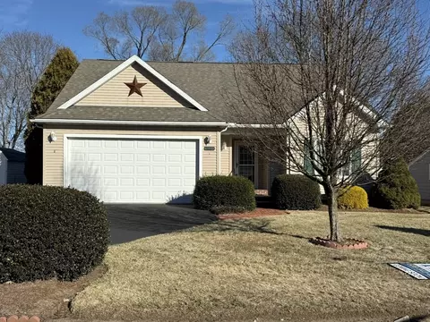61 Park Ave, Webster, MA 01570 photo 2