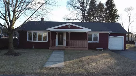 7 Nancy Dr, Webster, MA 01570