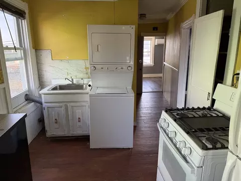 Kitchen - 56 Robin St, Everett, MA 02149 photo 5 of 5