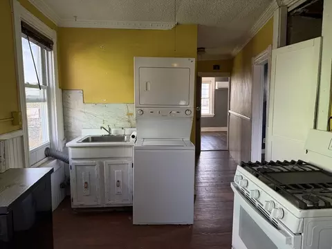 Kitchen - 56 Robin St, Everett, MA 02149 photo 4 of 5