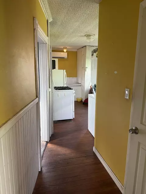 Entry Way - 56 Robin St, Everett, MA 02149 photo 2 of 3